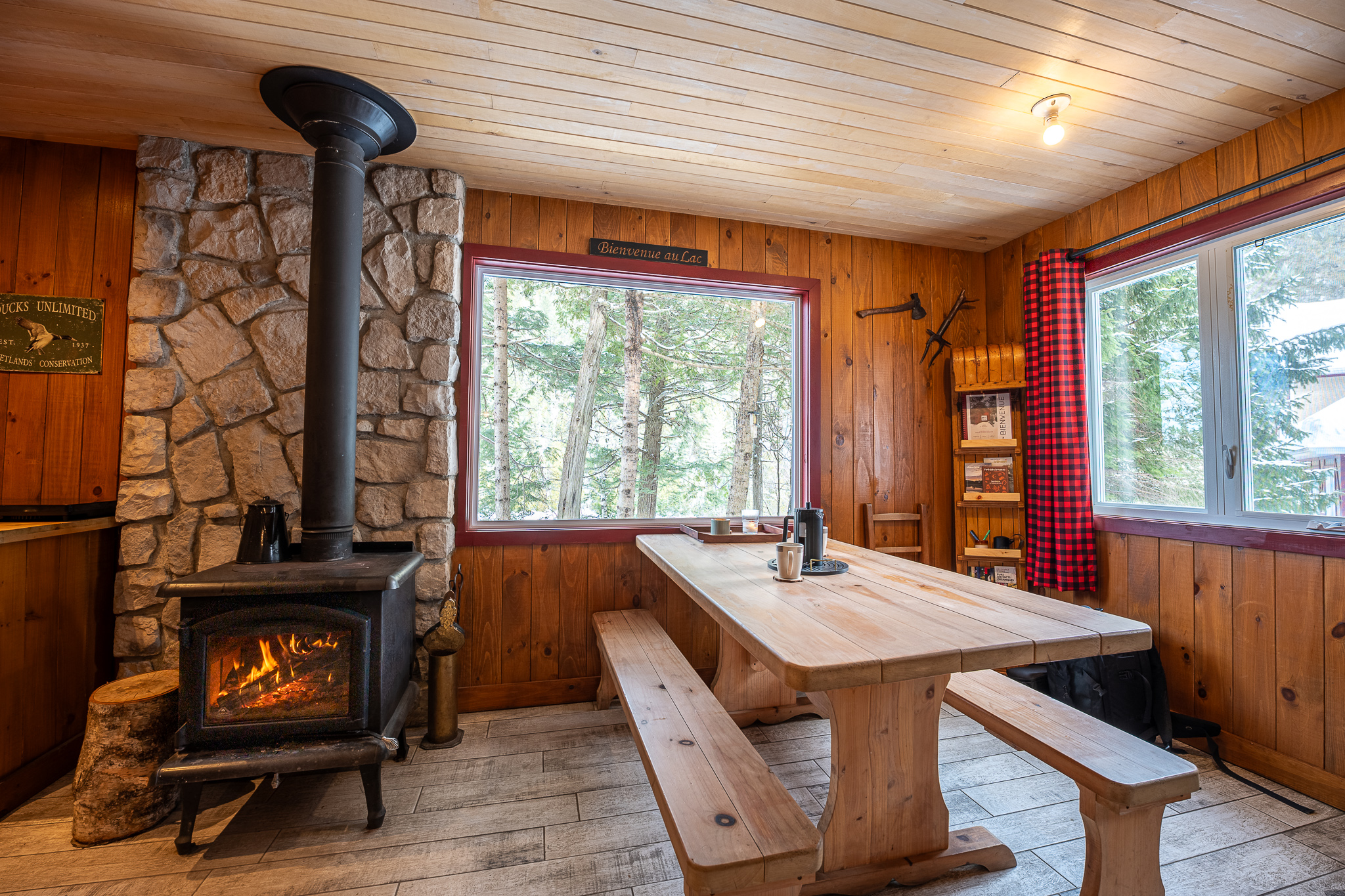 Chic-Shakc-du-Lac-Espace-salle-a-manger